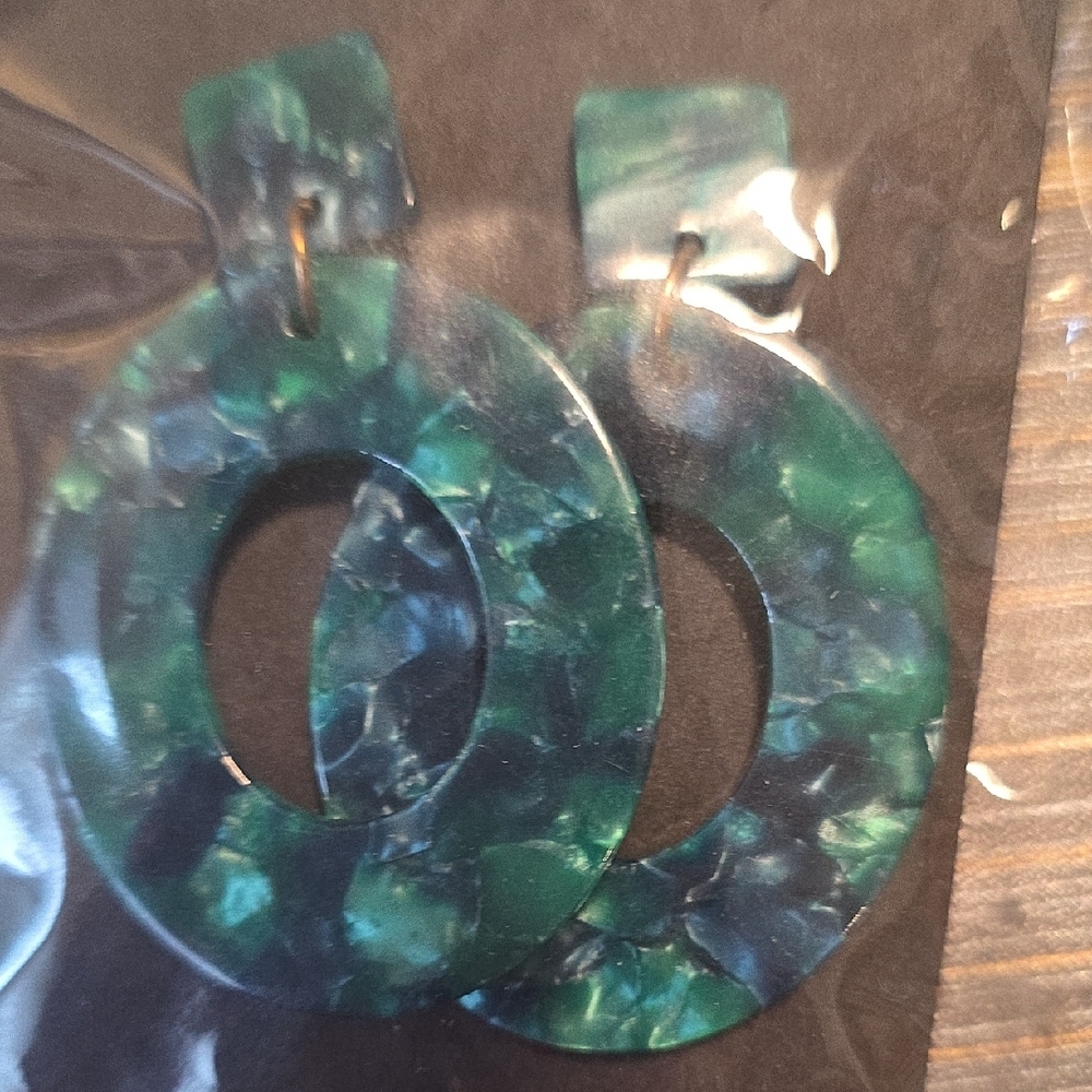 Chic Marble-Patterned Green Earrings - image 7